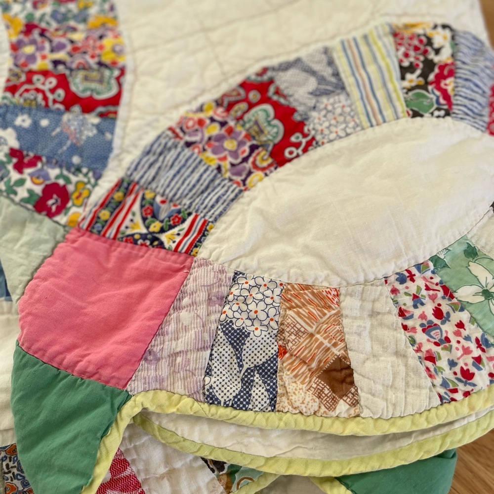Vintage Handmade Double Wedding Ring Patchwork Quilt 84x64 Feedsack Fabrics - Picture 13 of 16